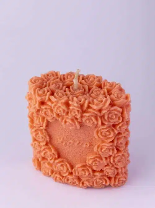 Bougie moulée coeur senteur féminin sacré couleur rouge Bougie moulée coeur senteur féminin sacré couleur rouge