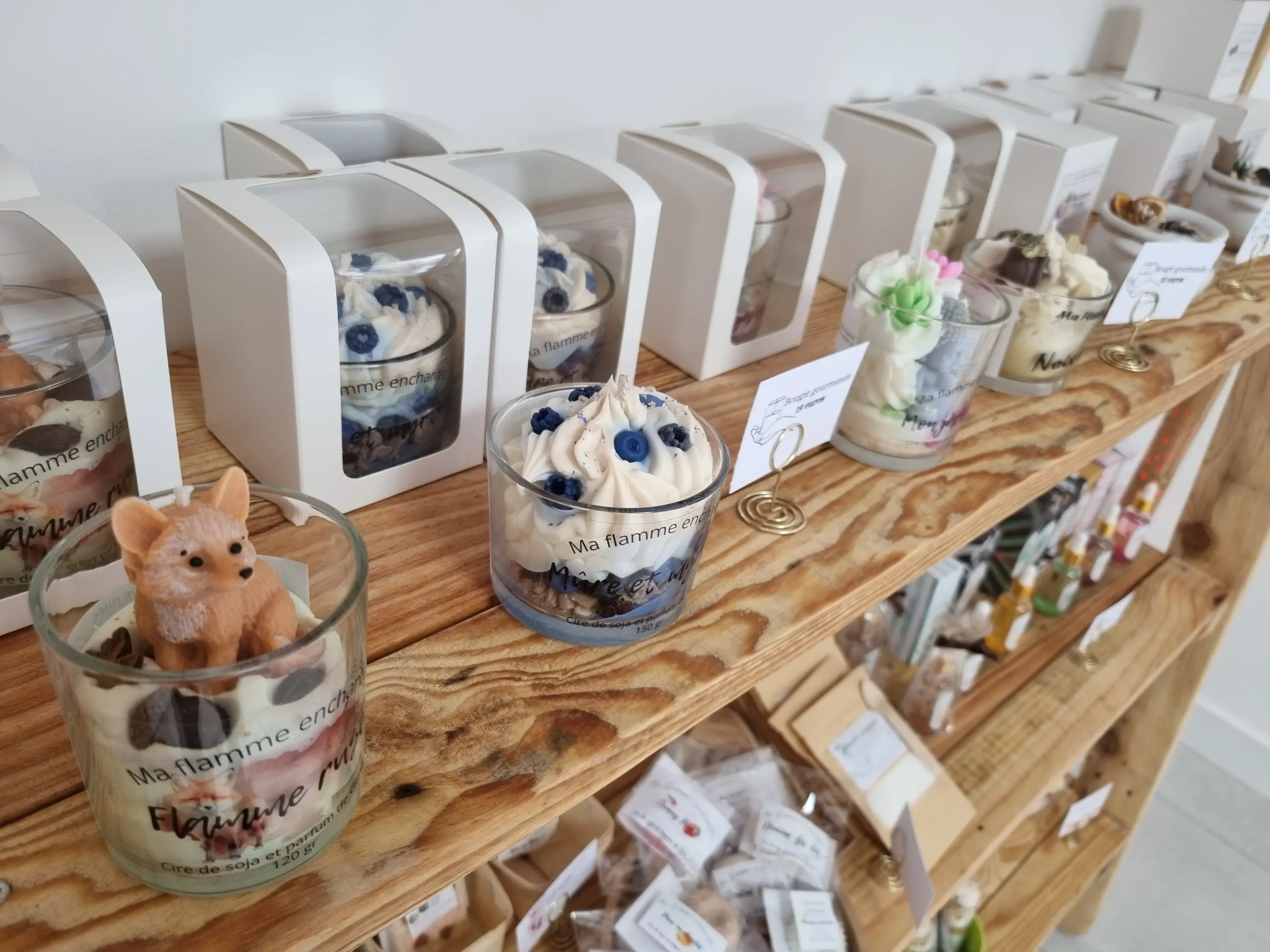 Vibration Lumineuse ouvre sa boutique artisanale au cœur de Villeréal 6 Bougies gourmandes artisanales en boutique à Villeréal