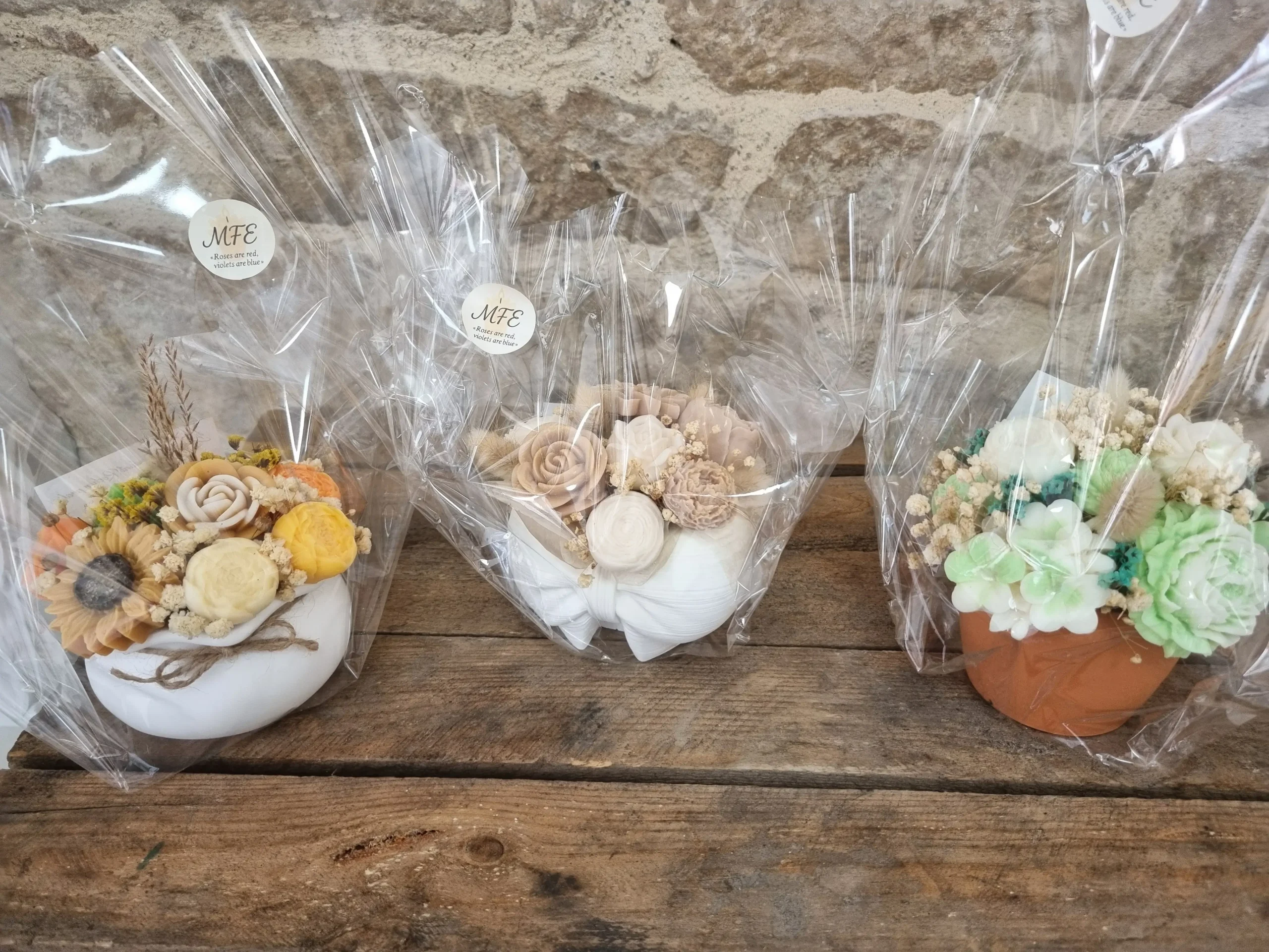 Vibration Lumineuse ouvre sa boutique artisanale au cœur de Villeréal 11 Compositions florales artisanales aux tons naturels et beiges