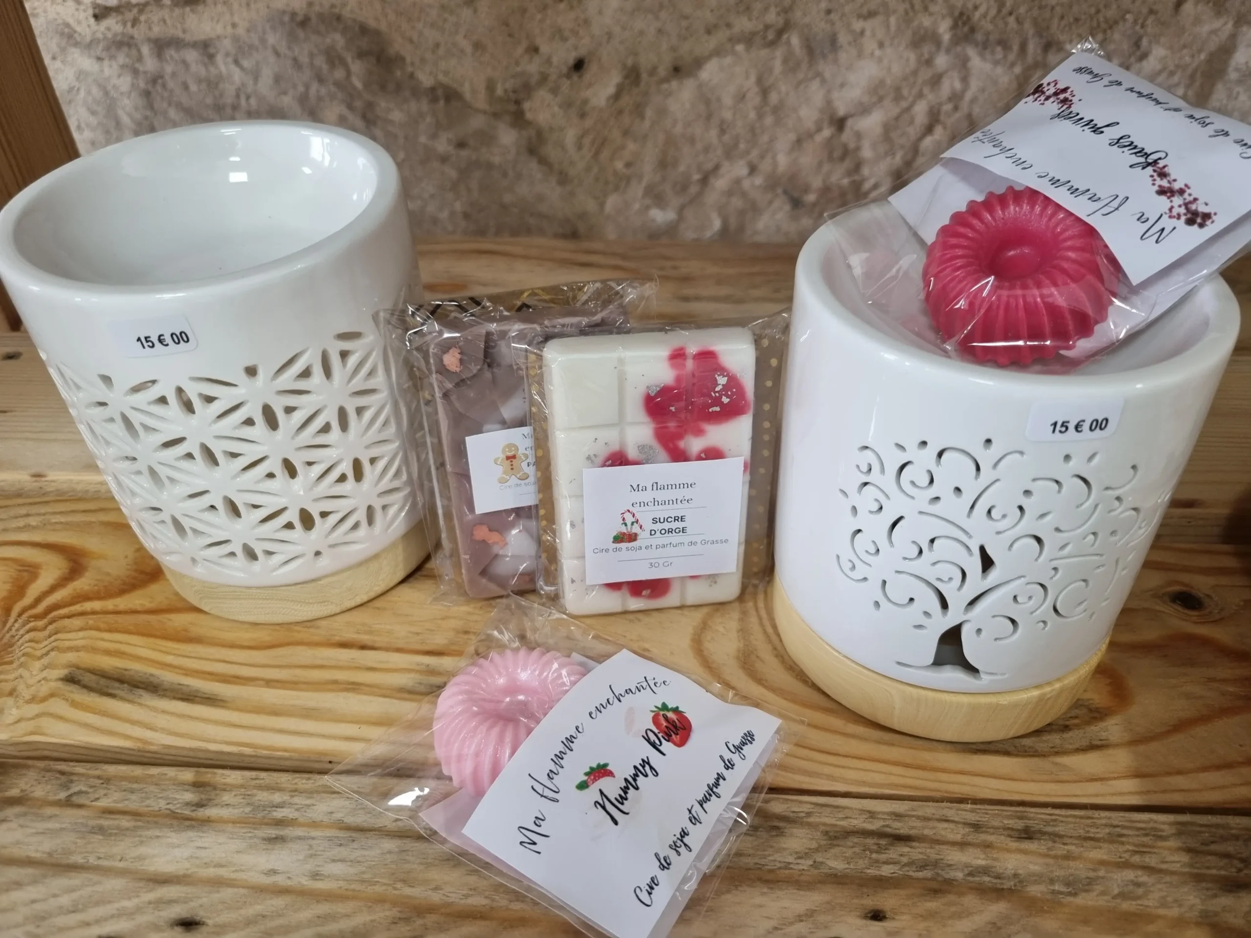 Vibration Lumineuse ouvre sa boutique artisanale au cœur de Villeréal 7 Fondants parfumés et brûle-parfums artisanaux en céramique
