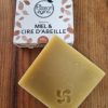 miel-cire-abeille.jpg Savon Miel et Cire d'abeille | Naturel, doux & protecteur